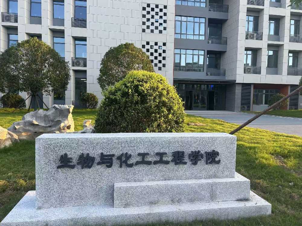 璧山区扬州职业大学体育场高杆灯项目